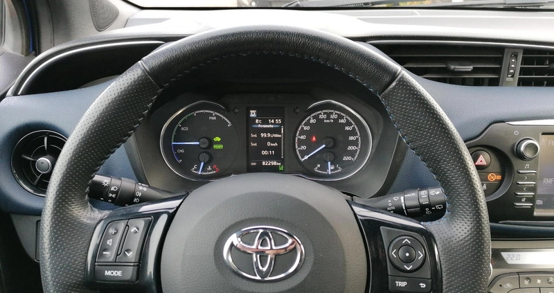 Toyota Yaris cena 67900 przebieg: 82231, rok produkcji 2017 z Grudziądz małe 232